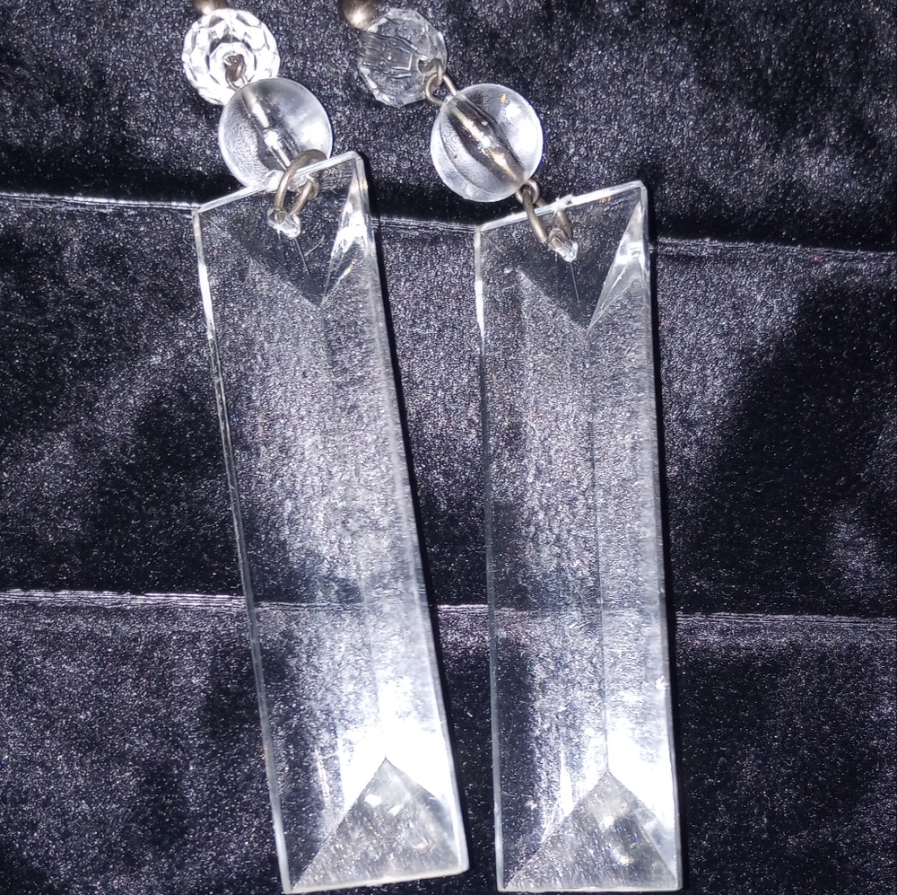 🔖Glass-Look Chandelier Earrings